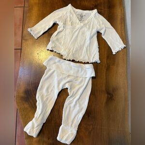 Caden Lane Cream Ribbed Baby Outfit
